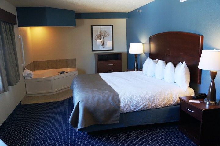 Room 33 of 64