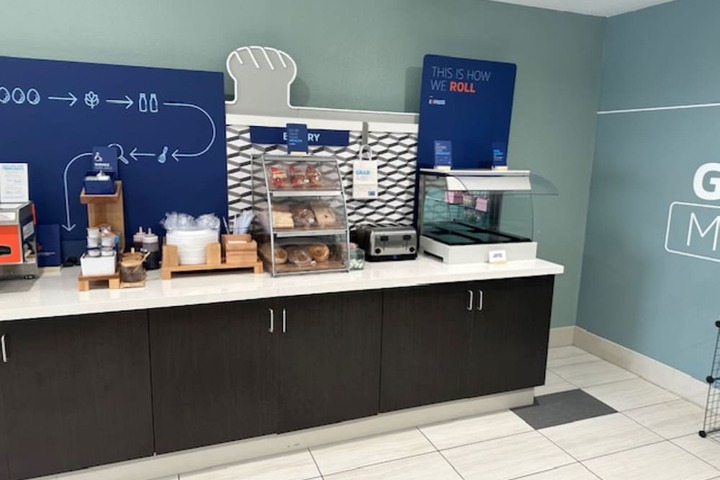 Holiday Inn Express Hotel & Suites Weston by IHG