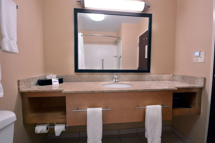 Room 27 of 43