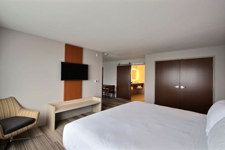 Room 33 of 51