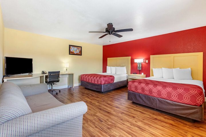 Room 12 of 32
