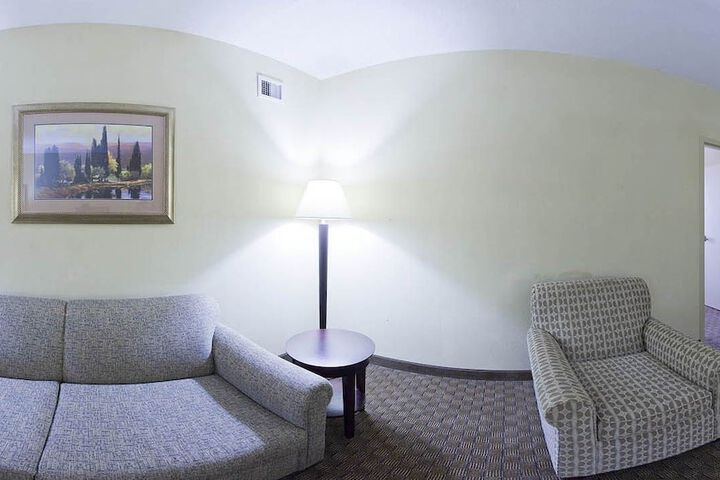 Room 33 of 49