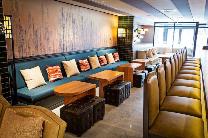 Lounge 47 of 56