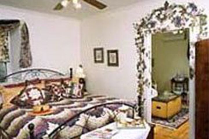 Artists Inn & Gallery