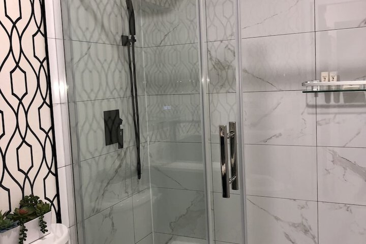 Room 10 of 28