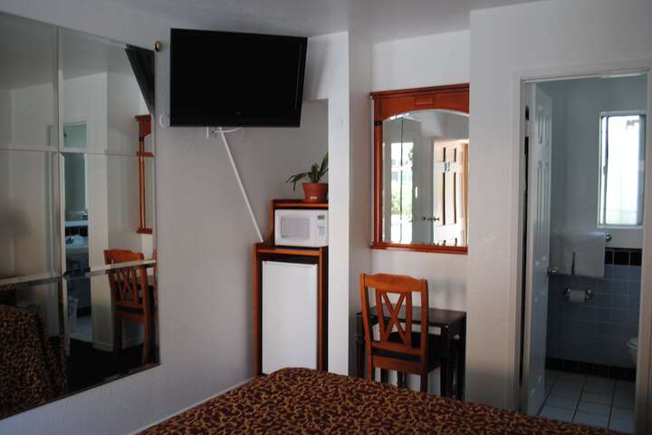 Room 17 of 33
