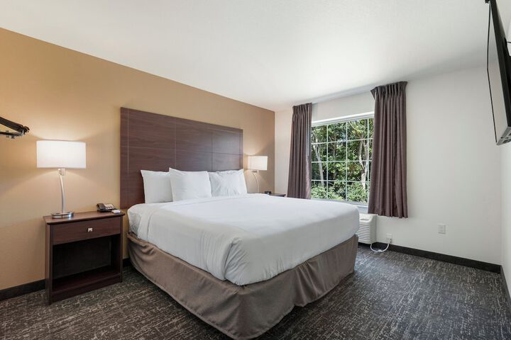 Cobblestone Hotel & Suites - Urbana