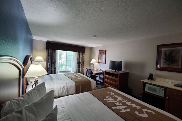 Baymont by Wyndham Albany MN