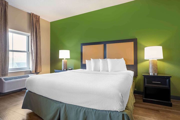 Room 21 of 28