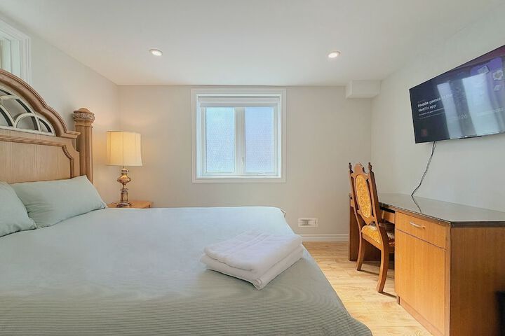 Cozy Rooms in Bright Walkout Suite - Newly Renovated 2026
