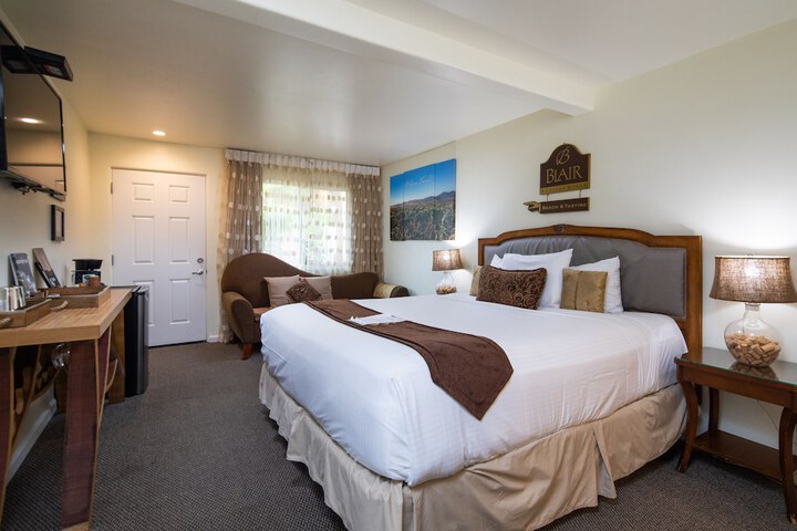 Room 33 of 40