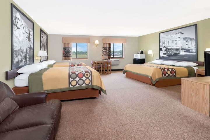 Room 6 of 15