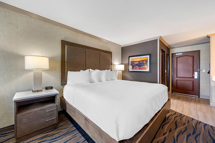 Elizabeth Oceanfront Suites an Ascend Collection Hotel
