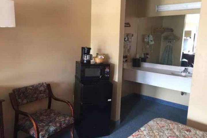 Room 17 of 28