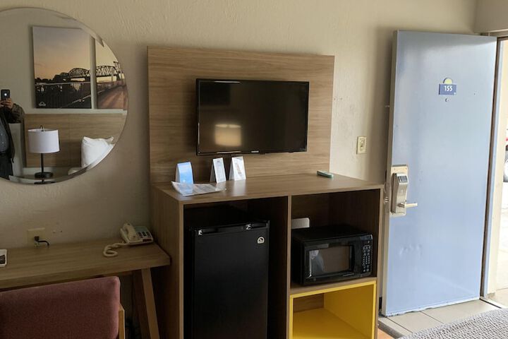 Room 33 of 65
