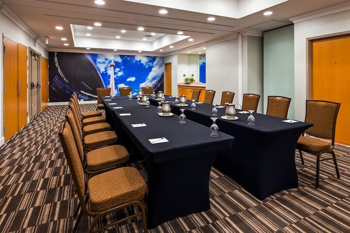 Best Western Premier Toronto Airport Carlingview Hotel