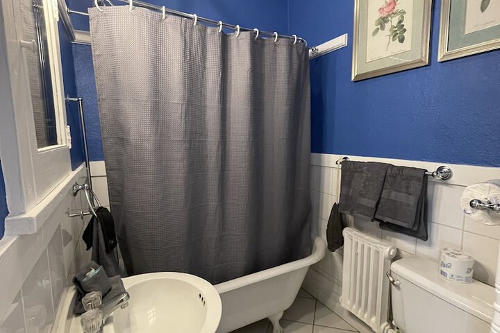 Room 28 of 90