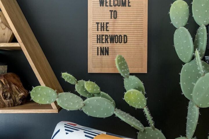The Herwood Inn