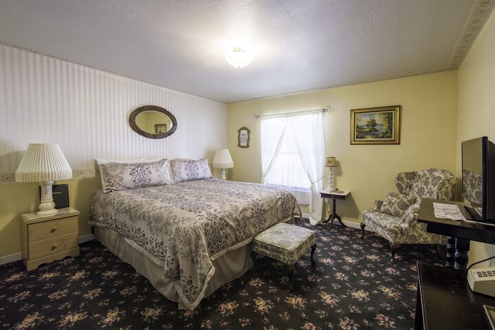 Room 27 of 38