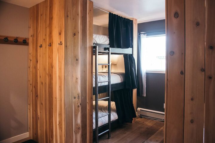 Room 16 of 76