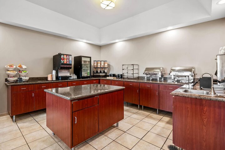 Country Inn & Suites by Radisson RED Wing, MN
