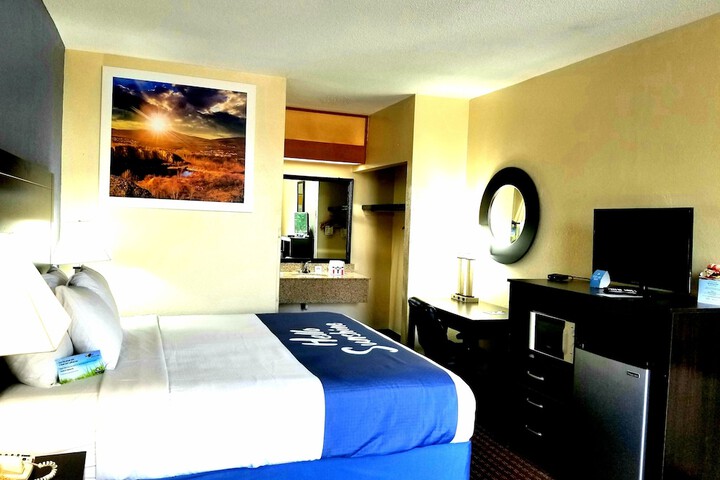 Days Inn by Wyndham Easley / Greenville/Clemson Area