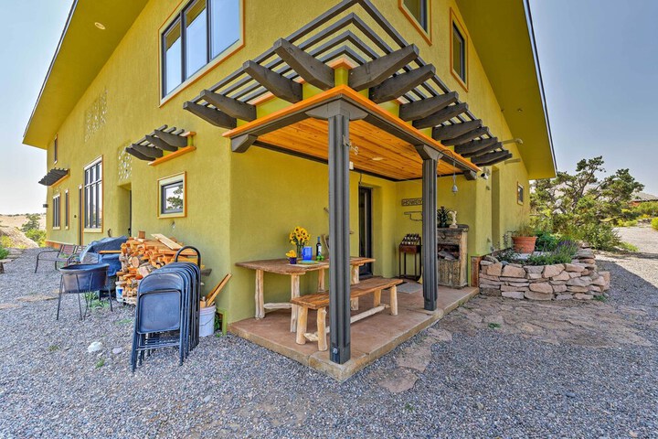 Family-friendly Del Norte Home w / Stunning Views!