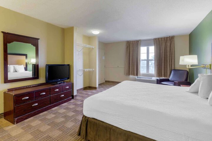 Room 16 of 28