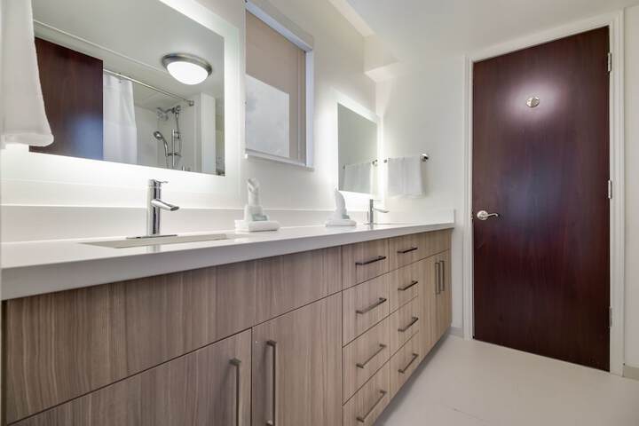 Room 30 of 46