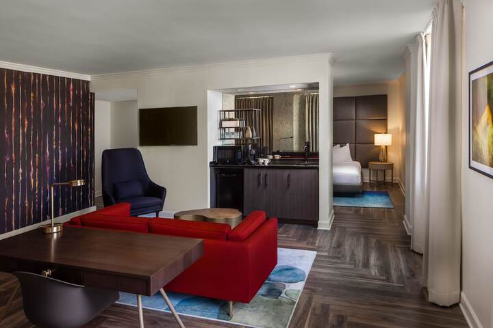 Hotel Deco Omaha Tapestry Collection by Hilton