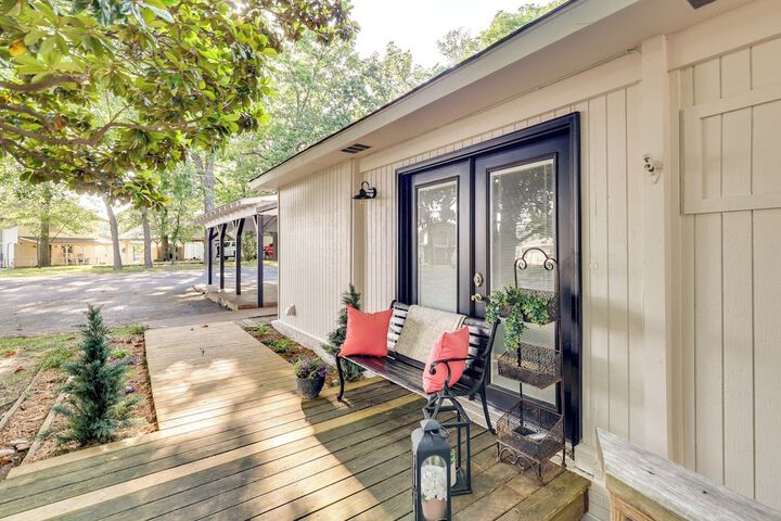 Waterfront Home w / Dock in South Grand Lake!