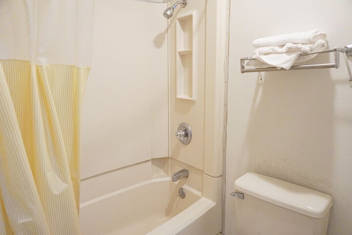 Room 10 of 24