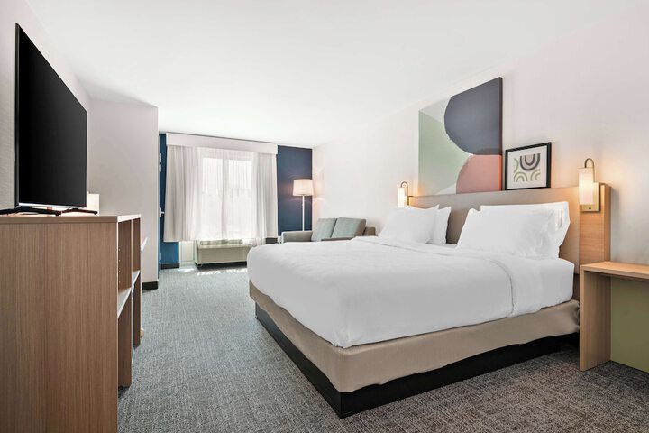 Room 18 of 38