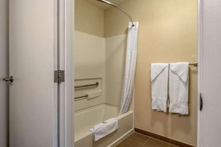 Room 8 of 13