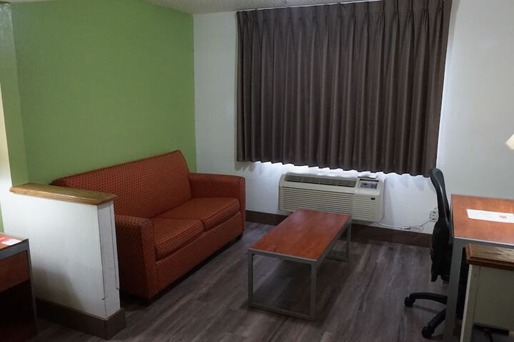 Econo Lodge Inn & Suites Pekin - Peoria Area