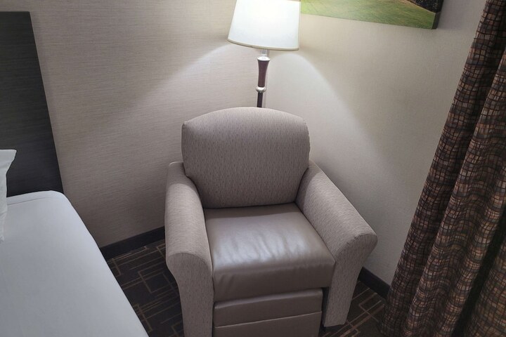 Room 6 of 30