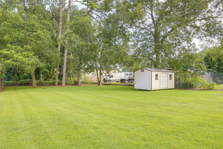 Pet-friendly Travelers Rest Home w / Covered Patio