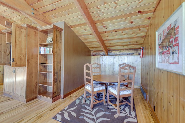 Spacious Pinedale Home w / Mountain Range View
