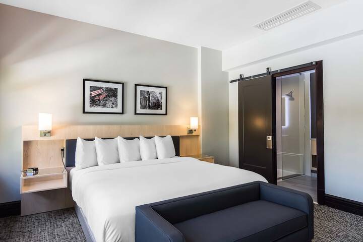 Room 28 of 68