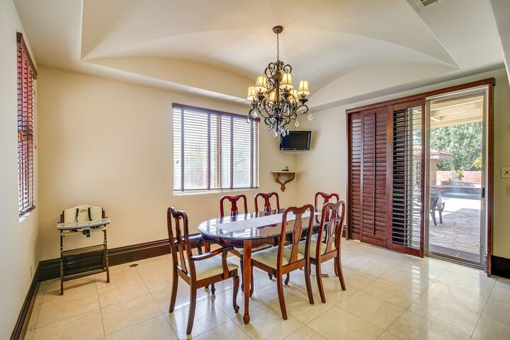 Spacious Fullerton Villa w / Private Pool & Hot Tub