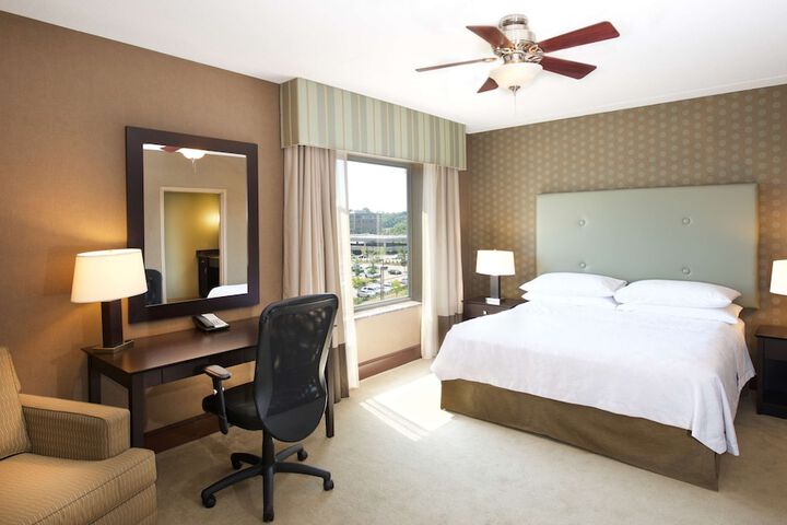 Room 9 of 33