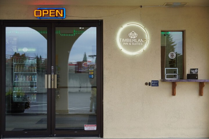 Timberland Inn & Suites