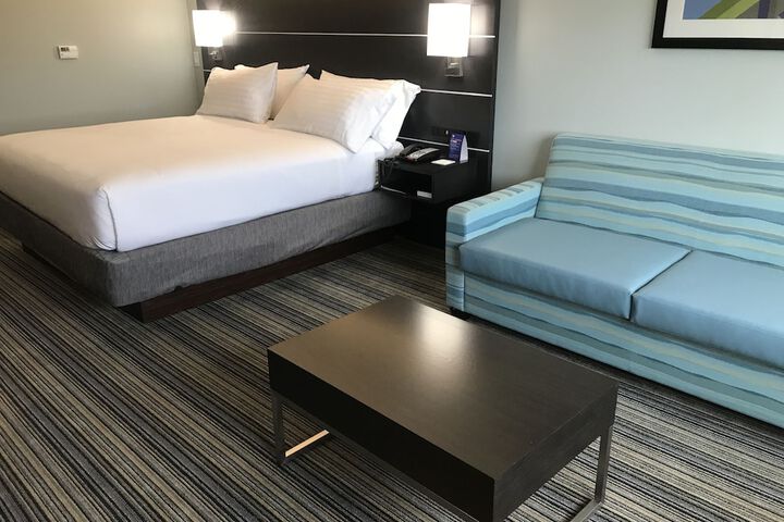 Room 33 of 58