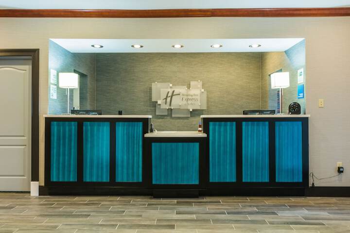 Holiday Inn Express & Suites Jackson by IHG