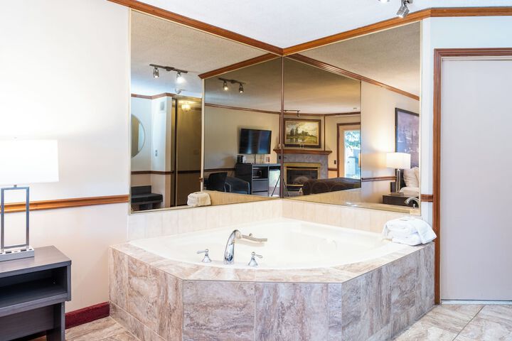 Super 8 by Wyndham Gananoque / Country Squire Resort
