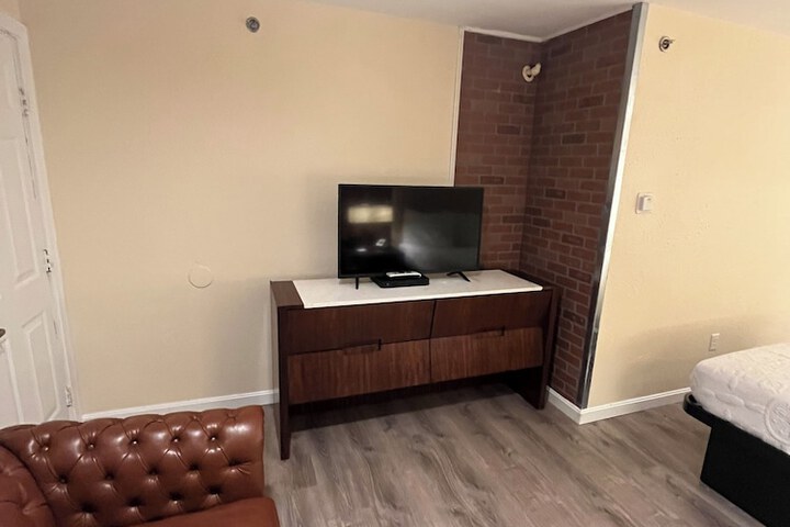 Room 27 of 55
