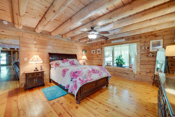 Secluded Broken Bow Cabin w / Fire Pit and Deck!
