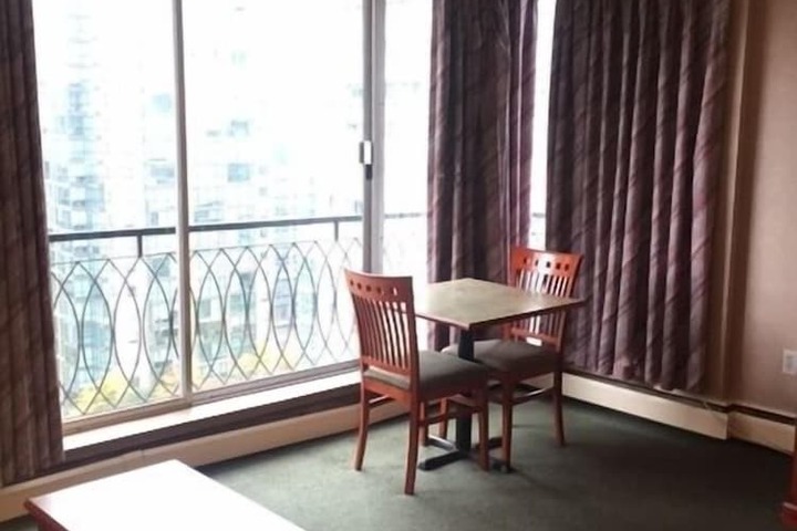 Room 12 of 35