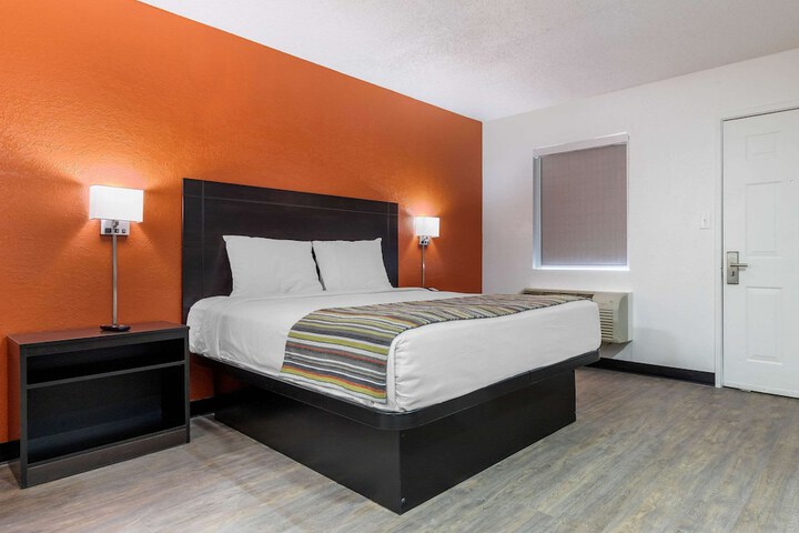 Room 8 of 38