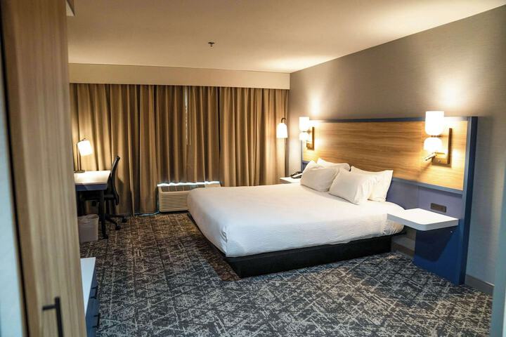Room 10 of 21
